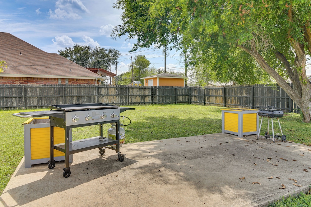 Fenced Yard: Home < 1 Mi to Mayor Pablo Peña Park
