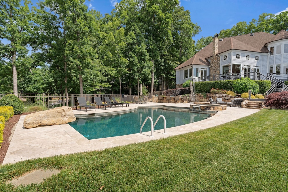 Paradise Pointe by Avantstay Lakefront Views Playset