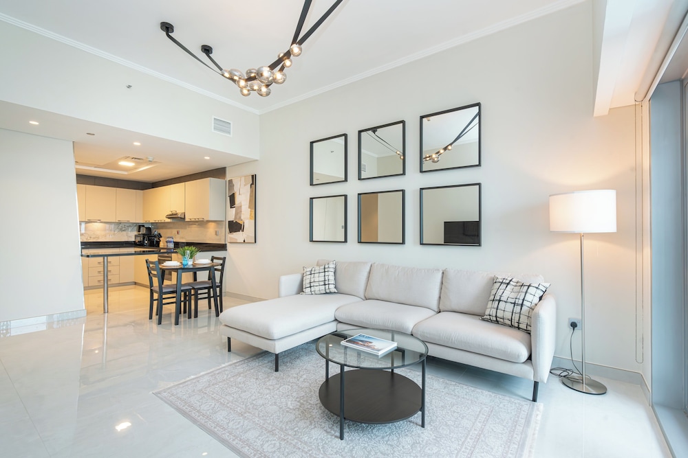 PVH - Refined 1BR - Cayan Tower photo 3