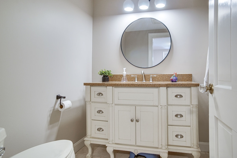 1 Mi to Beach: Cape Cod Family Home in Bourne!