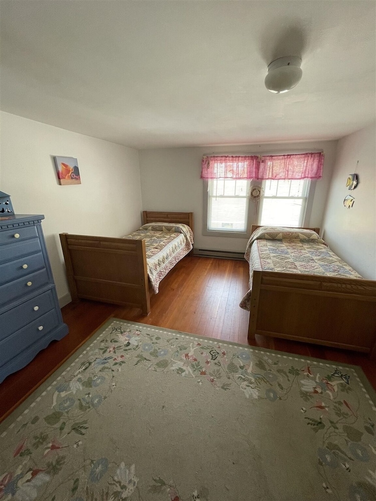 Redoak Lodge Limit 10 5 Bedroom Home by RedAwning view 3