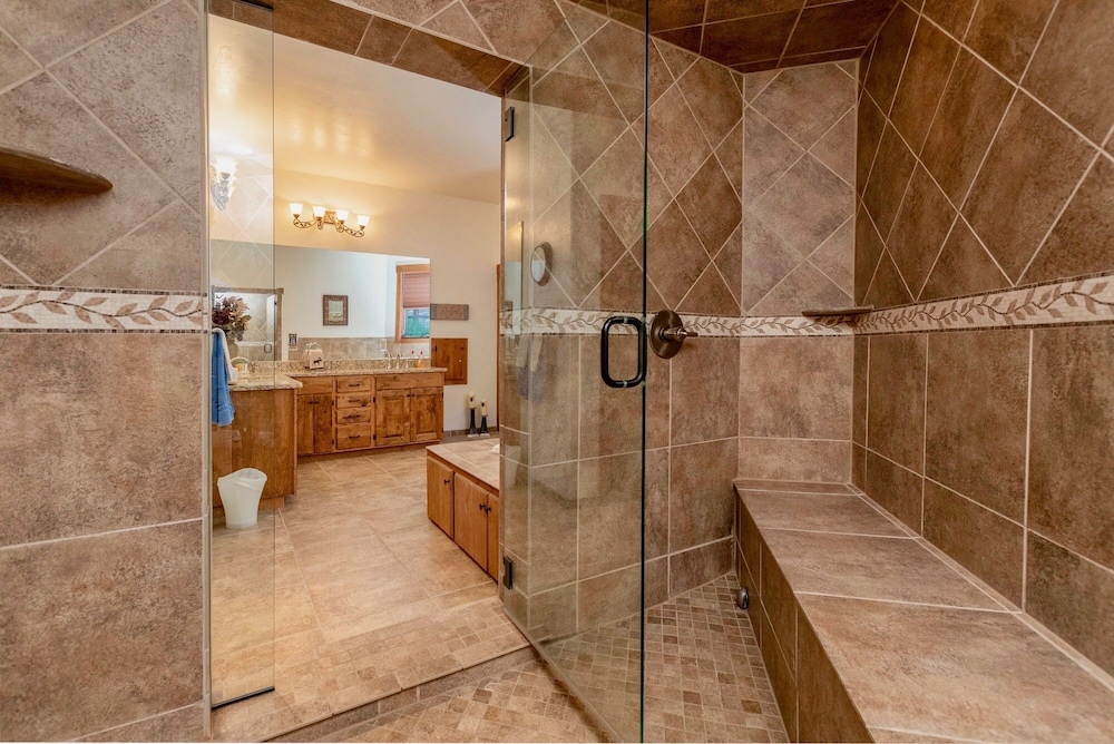 Elk Summit Vacation Home At Windcliff 5 Bedroom Home by RedAwning