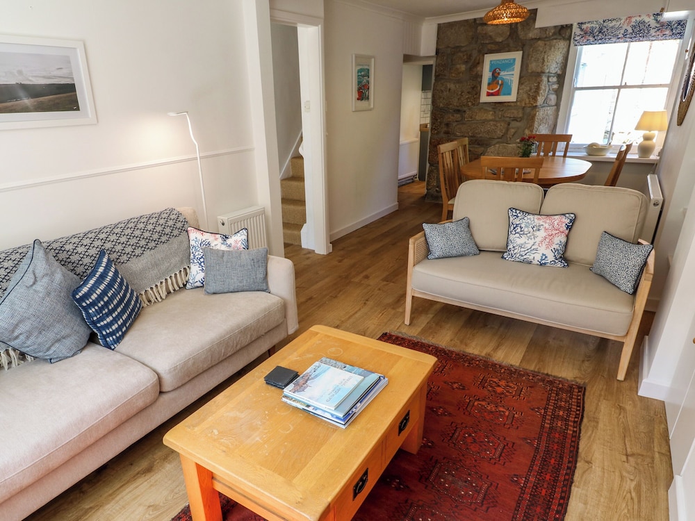 6 Bellair Road
