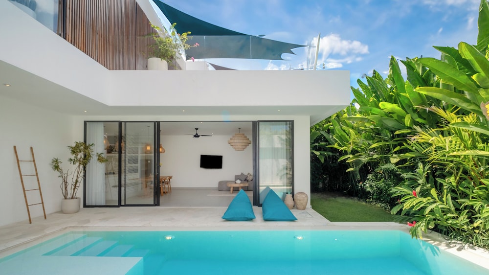 Loona Palm Villas by Villa Finder