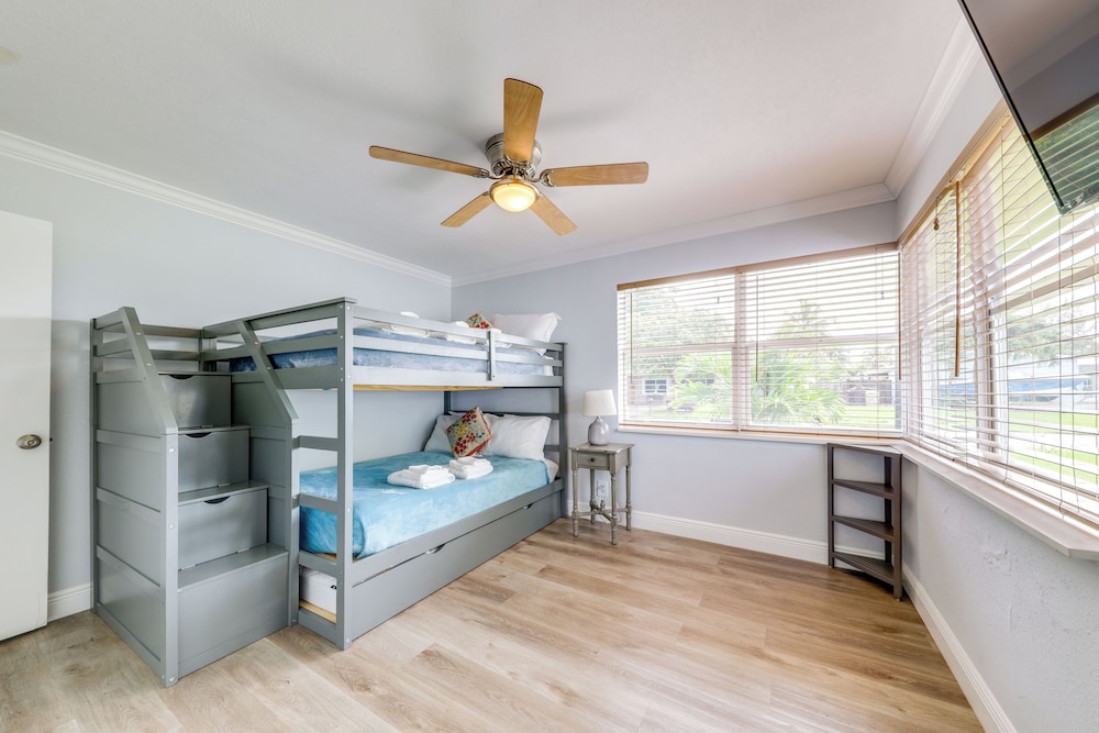 4 Mi to Ocean: Family Getaway in Pompano Beach!