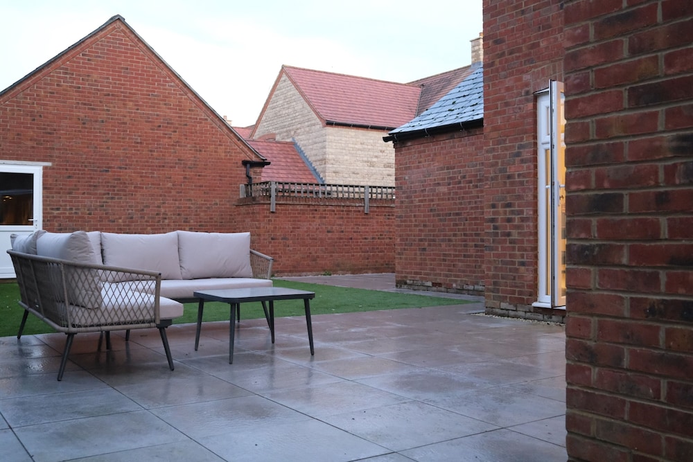 Bicester Villa-6bed-sleeps 14