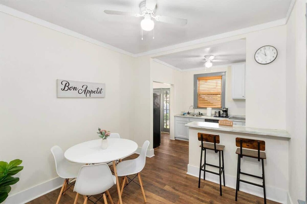 Charming 1-bedroom Home in Lakeland!