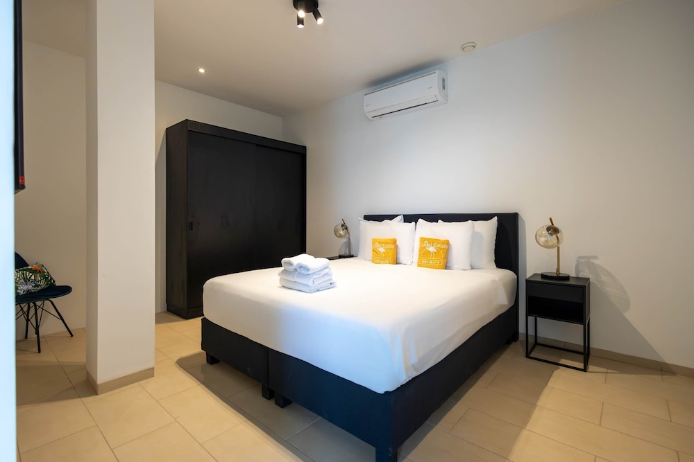 Villa Azure Vista 6BR Luxury Stay w 2 Pools