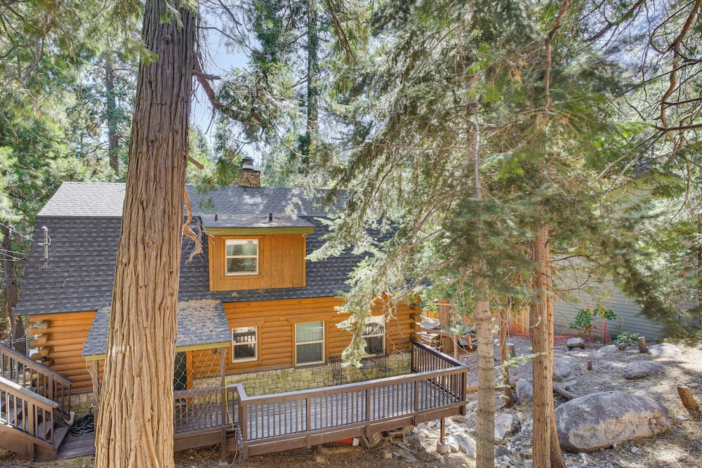 Cabin ~ 1 Mi to Lake Gregory & Hiking!
