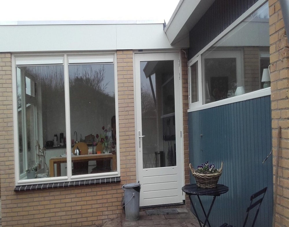 Nice Bungalow With a Sunny Garden