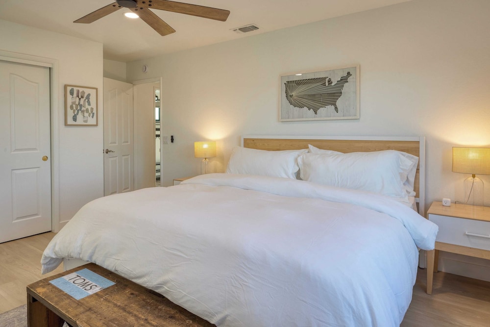 Terrace Hill Modern Paso Robles Escape Near Wineries, Dining, and Hot Springs