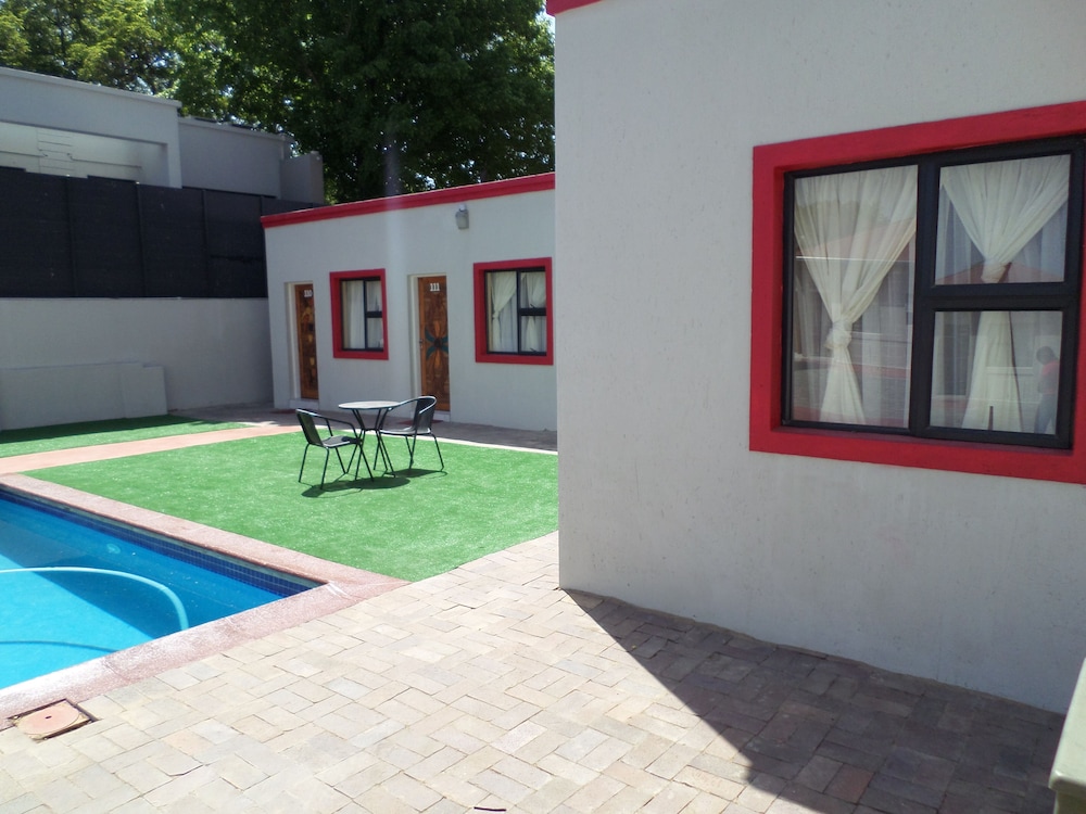 Johannesburg Vacations - DJ Guest Lodge - Property Image 3
