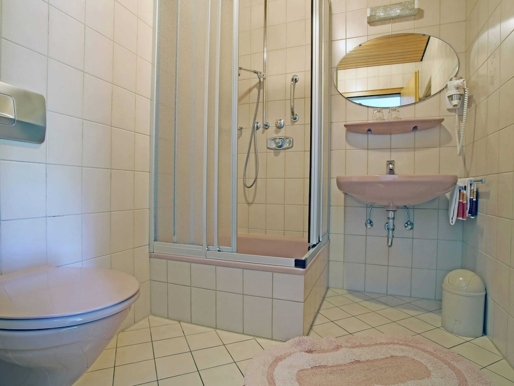 Charming Apartment With Balcony, Garden, BBQ, Parking, Heating view 3