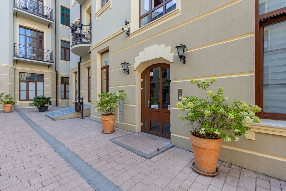 Studio Piotrkowska 37 by Renters view 4