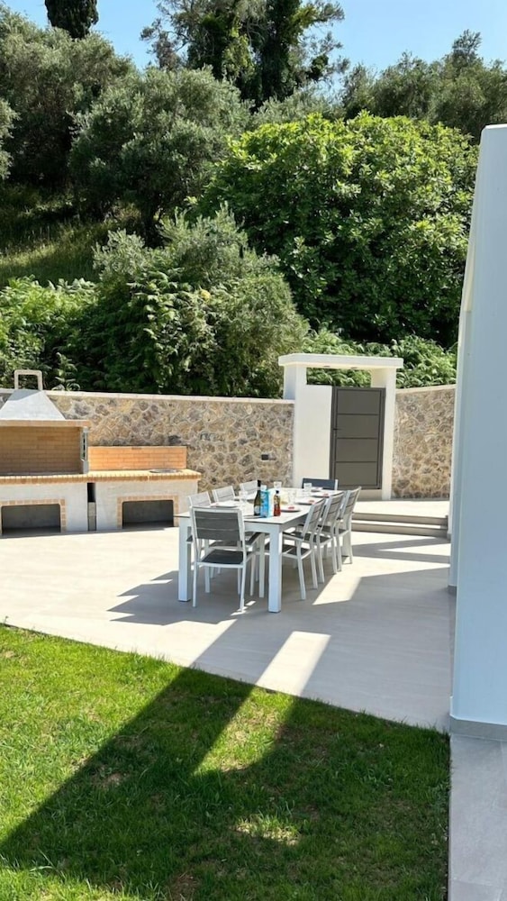 Villa Antonis