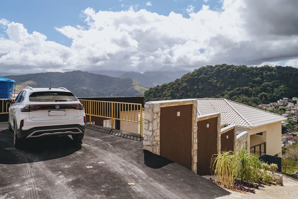Casa com Piscina Churrasqueira e Vista
