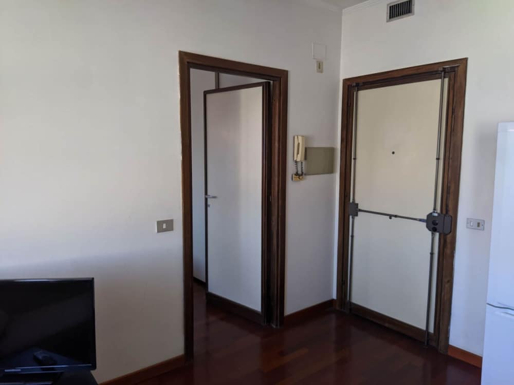 Apartment in Roma Near San Giovanni Train Station photo 5