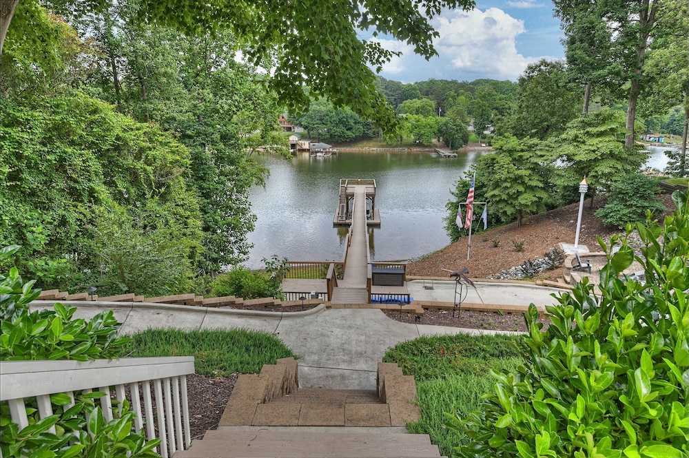 Butler Bliss by Avantstay Private Dock Views