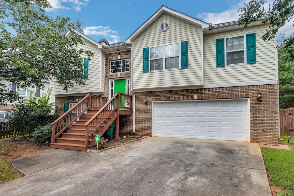 Forsyth Vacations - Atlanta Retreat W/ 2-car Garage, Fenced Yard 6 Bedroom Home by Redawning - Property Image 1