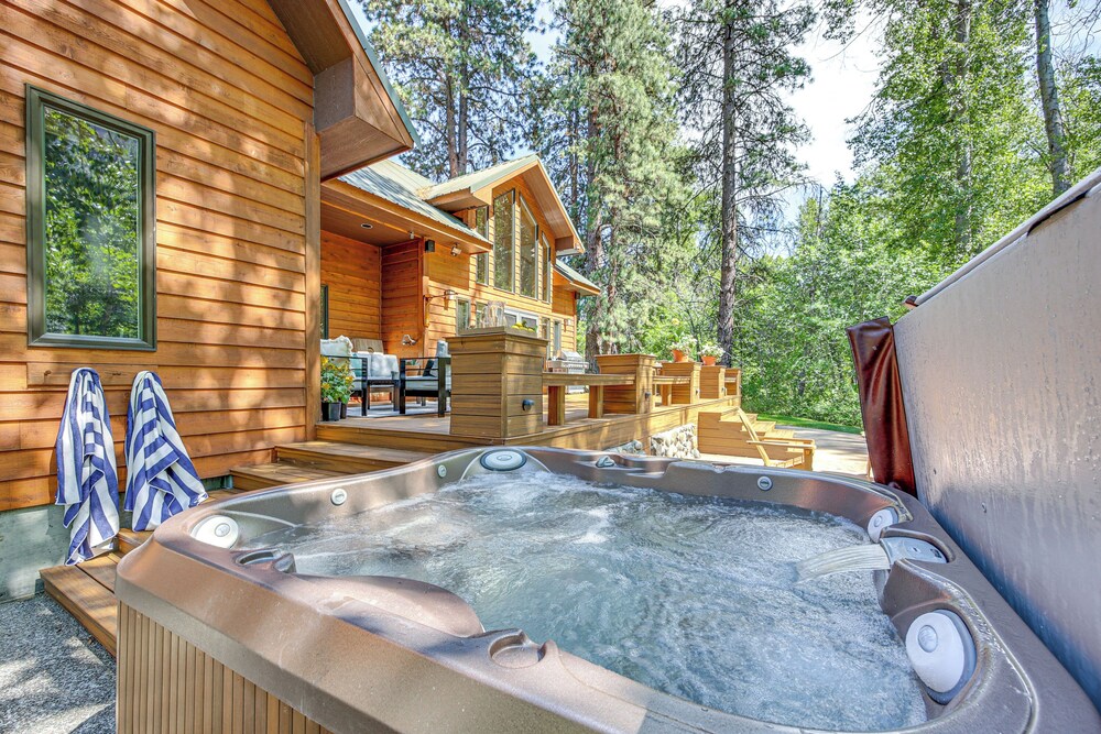 Luxury Cabin on Naches River, Near Mount Rainier!