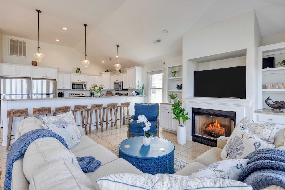 Sleeps 28 Beachfront w/ Pool, Hot Tub, Game Room Atlantic Watch by Avantstay