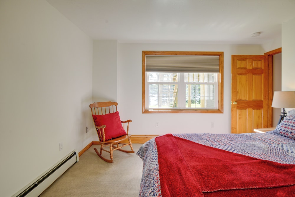 Walk to Lake Winnisquam Access: Cozy Retreat