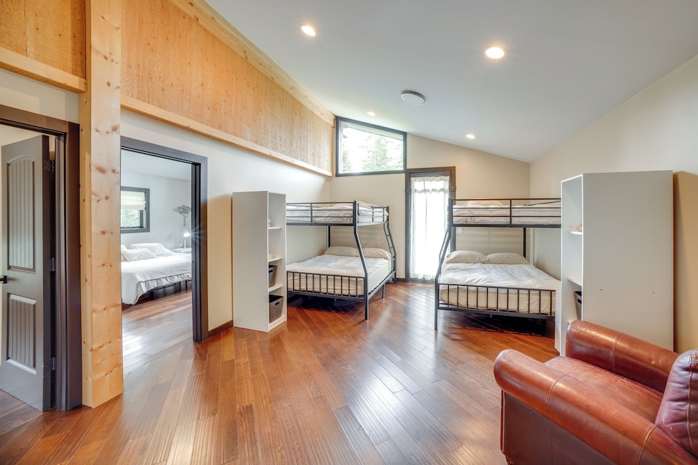 7 Mi to Boat Launch: Luxe Montana Family Home