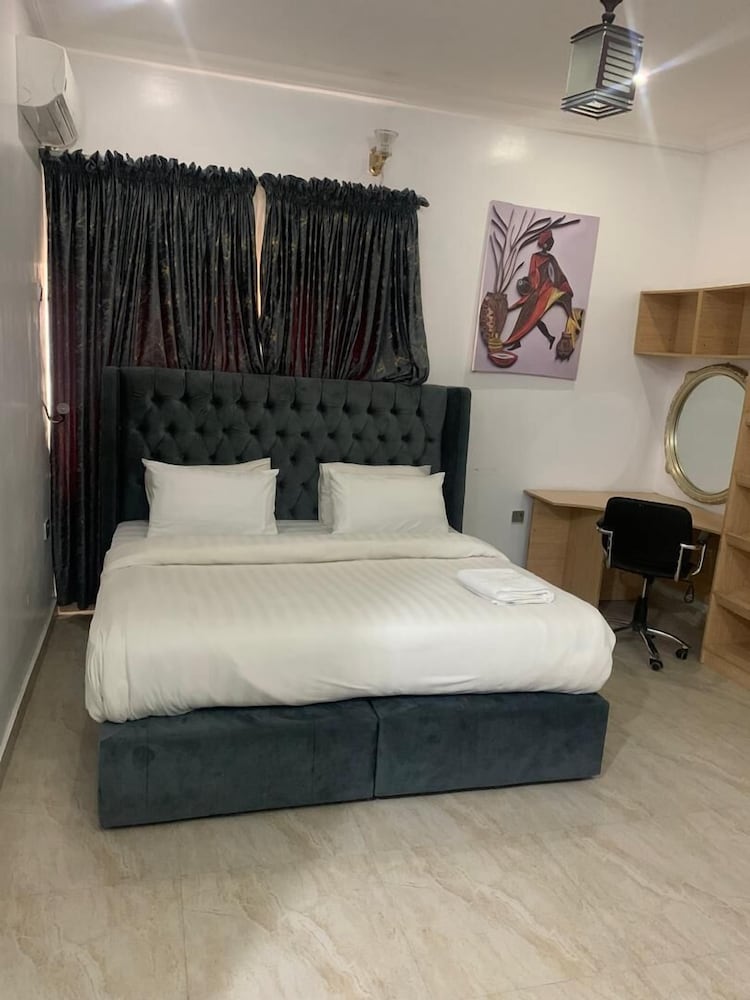 ELLEX SLEEVES APARTMENT