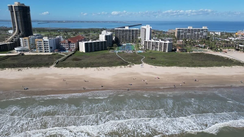 Saida Beachfront Luxe Condo Two Heated Pools 2 Bedroom Condo