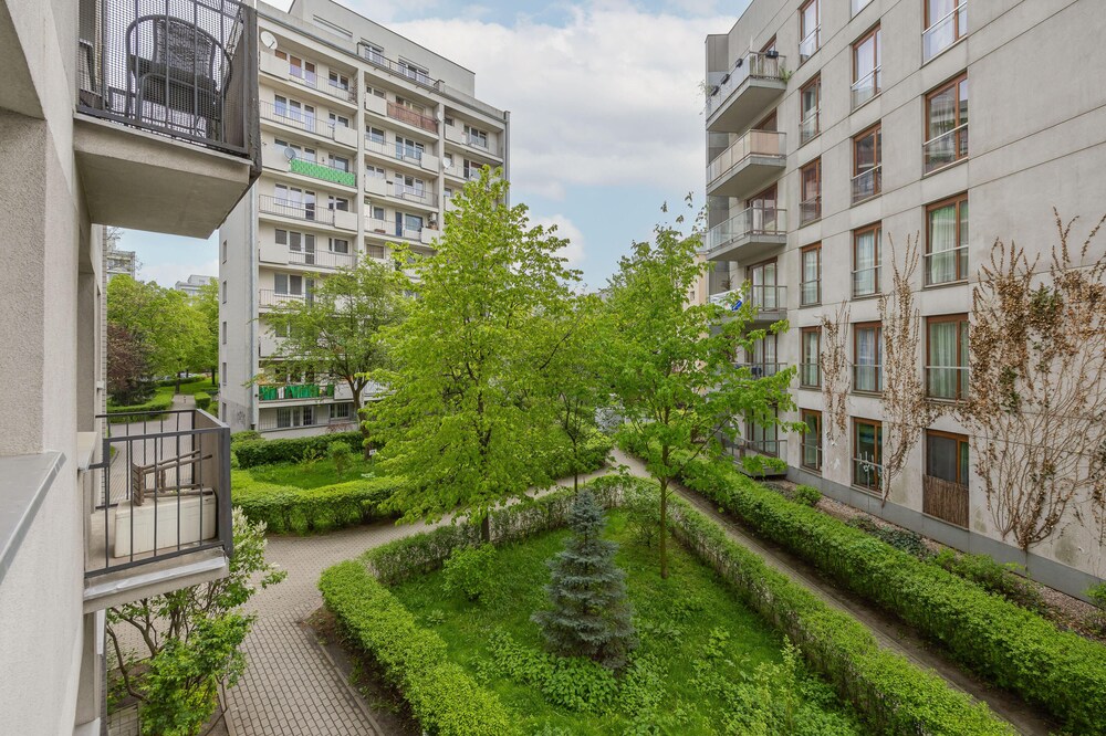 Studio Solec Warsaw by Renters view 5