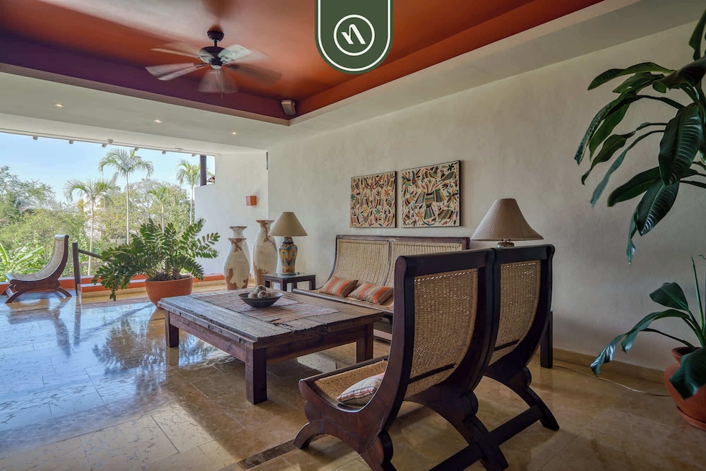Tasteful Condo Near Romantic Zone - Pool