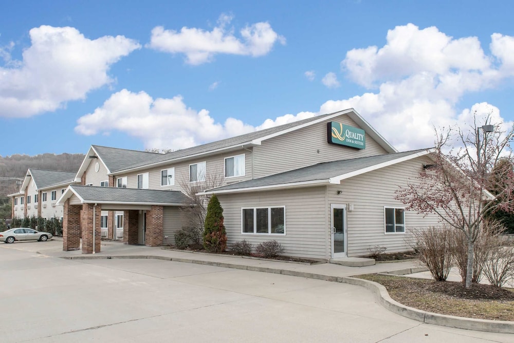 Titusville Vacations - Quality Inn  Suites - Property Image 3