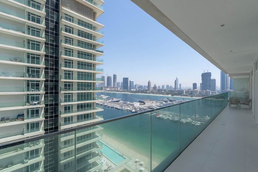 Mesmerizing 2BR in Emaar Beachfront With Sea Views