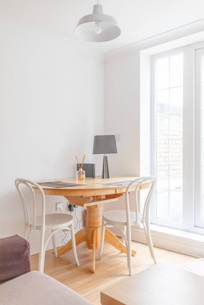 Studio W/private Patio Heart of Brixton, London!