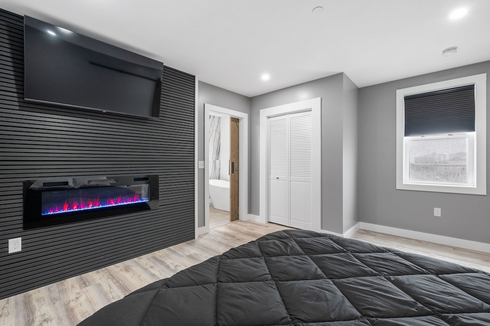 New Luxury 4 Bed Condo Perfect for Winter Rental
