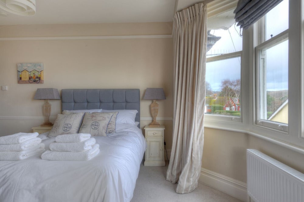 2 Hadleigh Villas