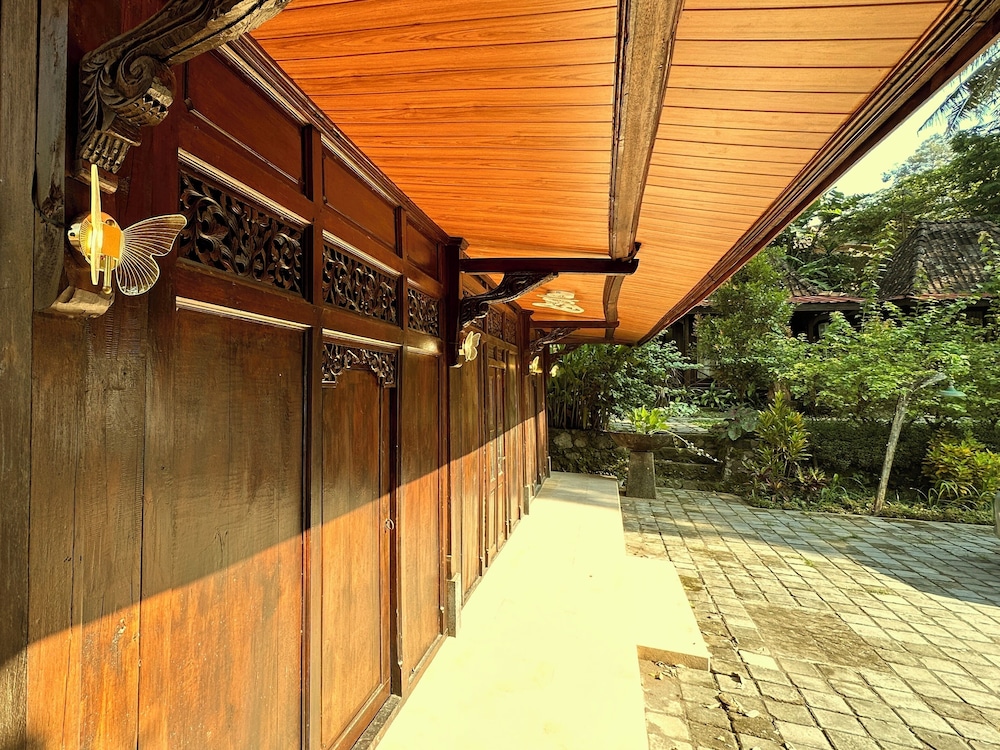 Puunee Wild River Resto & Villa's