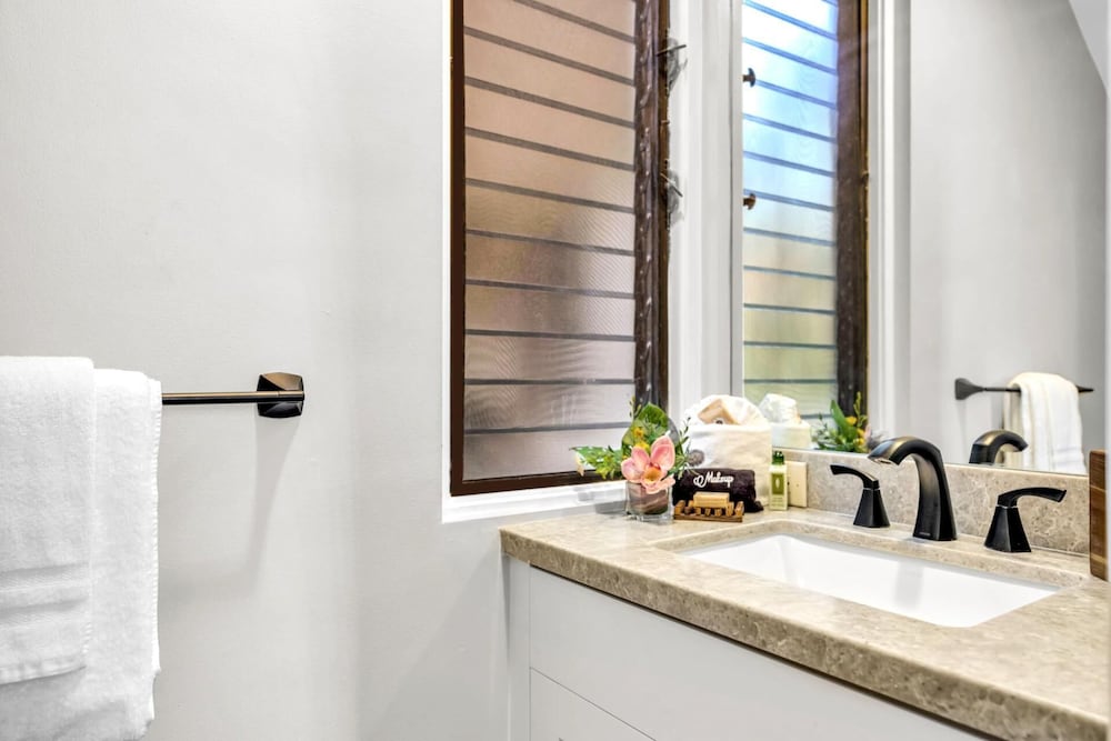 NEW KBM Resorts Free CAR Kapalua Bay Villas Ocean View 1-bedroom Condo Steps to Beach With Spacious Lanai! Kbv-24g3