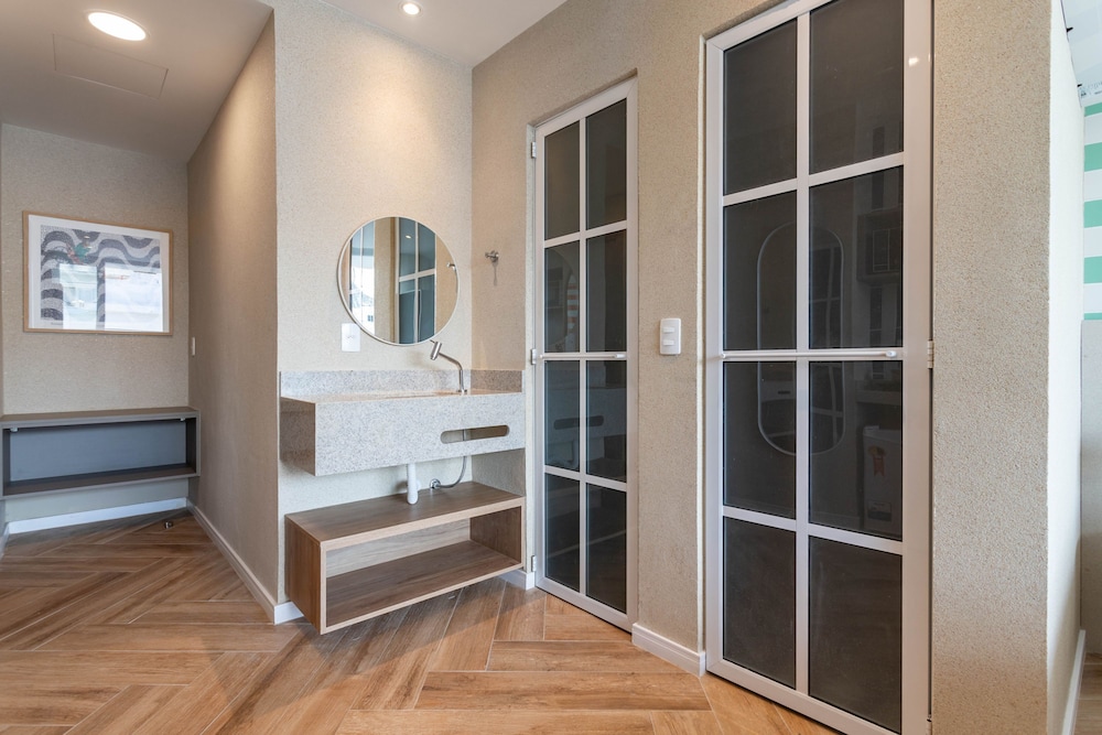 Sea View and Balcony With Bathtub Q4