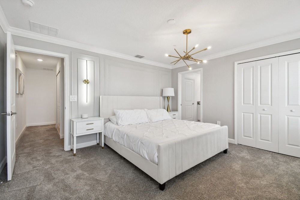 Storey Lake - Private Pool- King Bed - 4BD/3BA