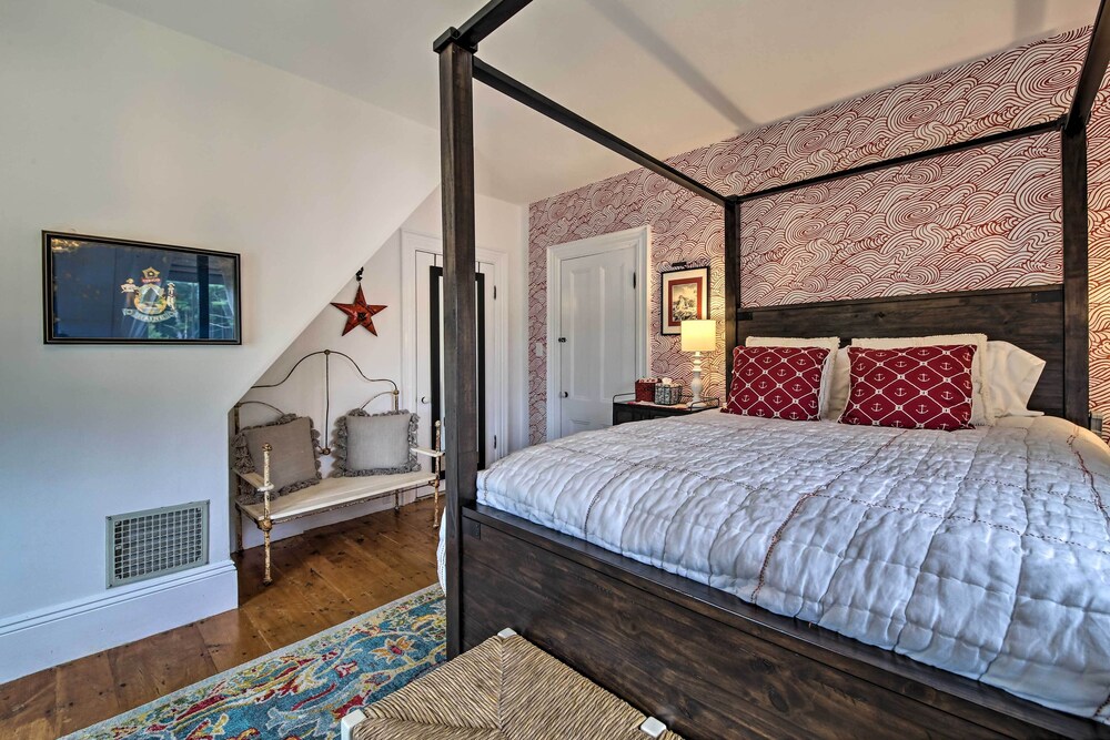On-site Pond: Spacious Family Home in Jefferson! view 3