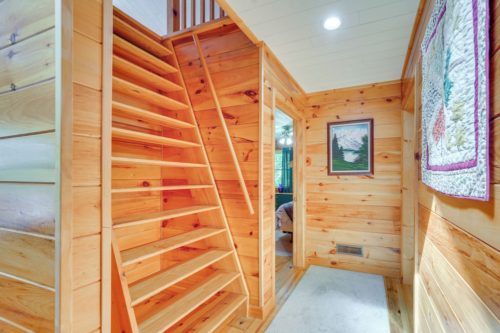 Cabin Comfort Near Psu! Fire Pit & On-site Trails