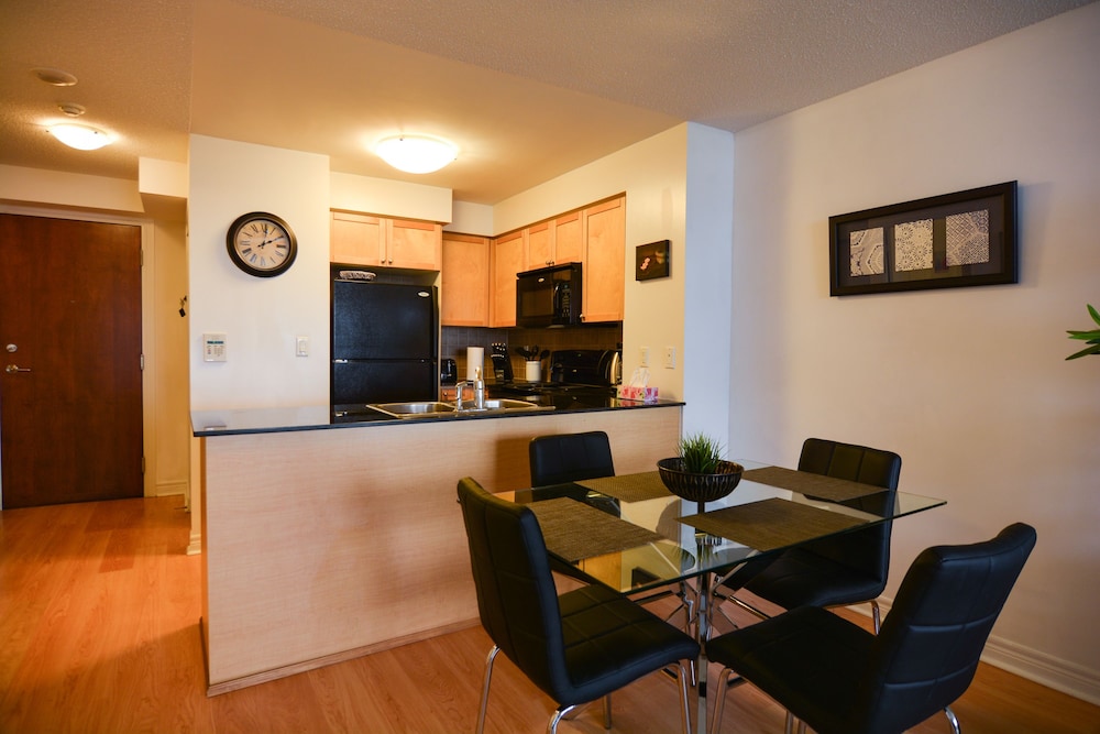 Maplewood Suites - Square One