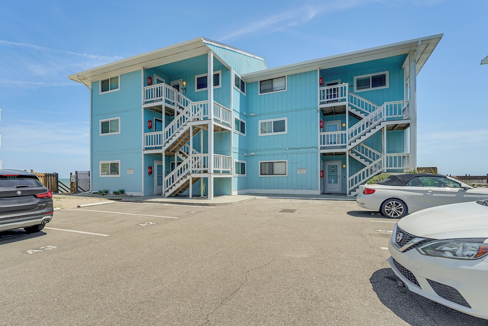 Sandy Oceanfront 2nd FL 1BR W/pool at The Riggings