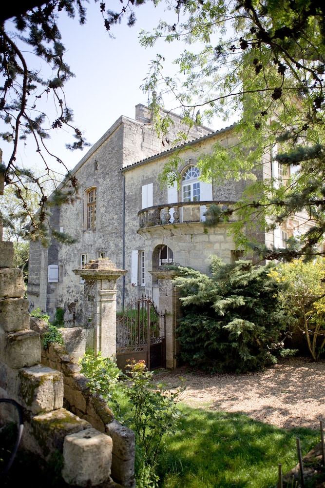 Château Latour Segur Suites & Spa