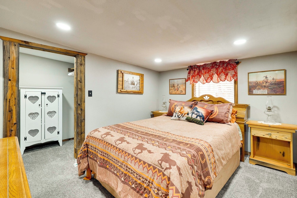 Quiet Eagar Retreat Near Lakes, Hiking & Hunting!