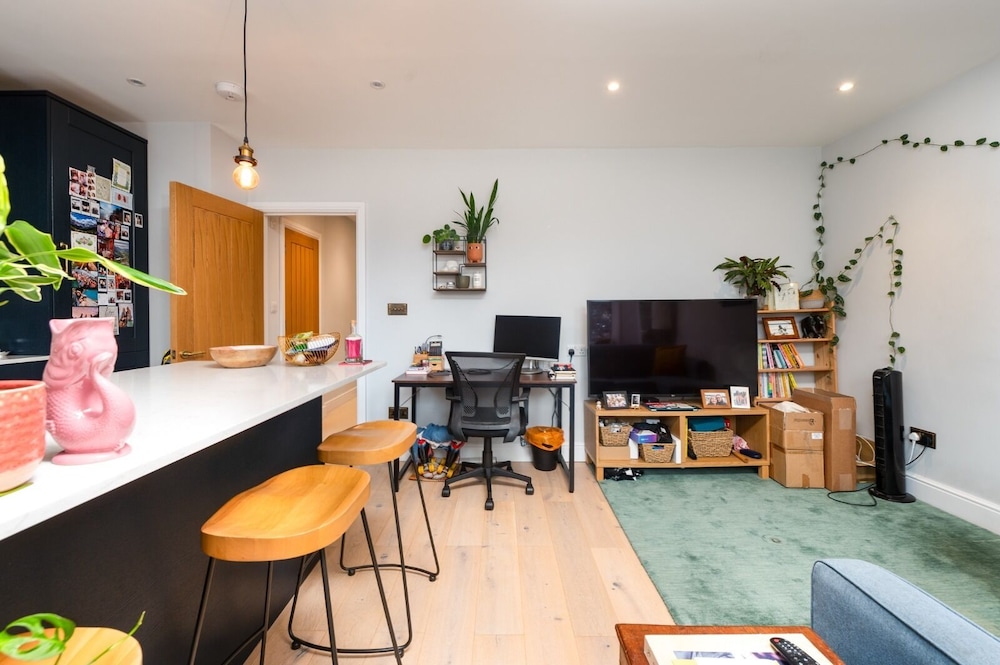 87 Gauden Road