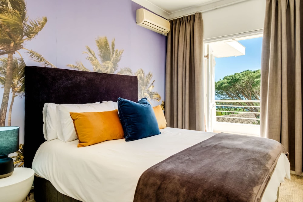 Camps Bay 4BR w Pool and Sea Views Atlantic Gem