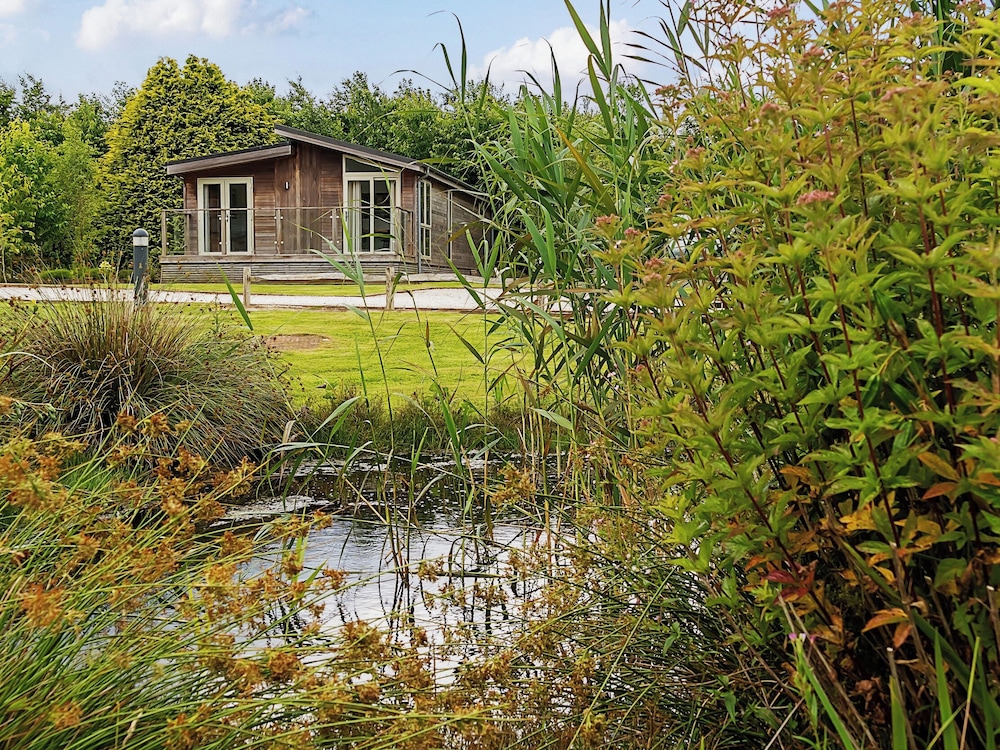 2 Meadow Retreat