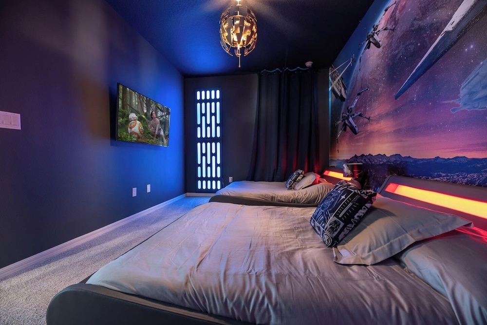 Spacious 9-bedroom Orlando vacation home